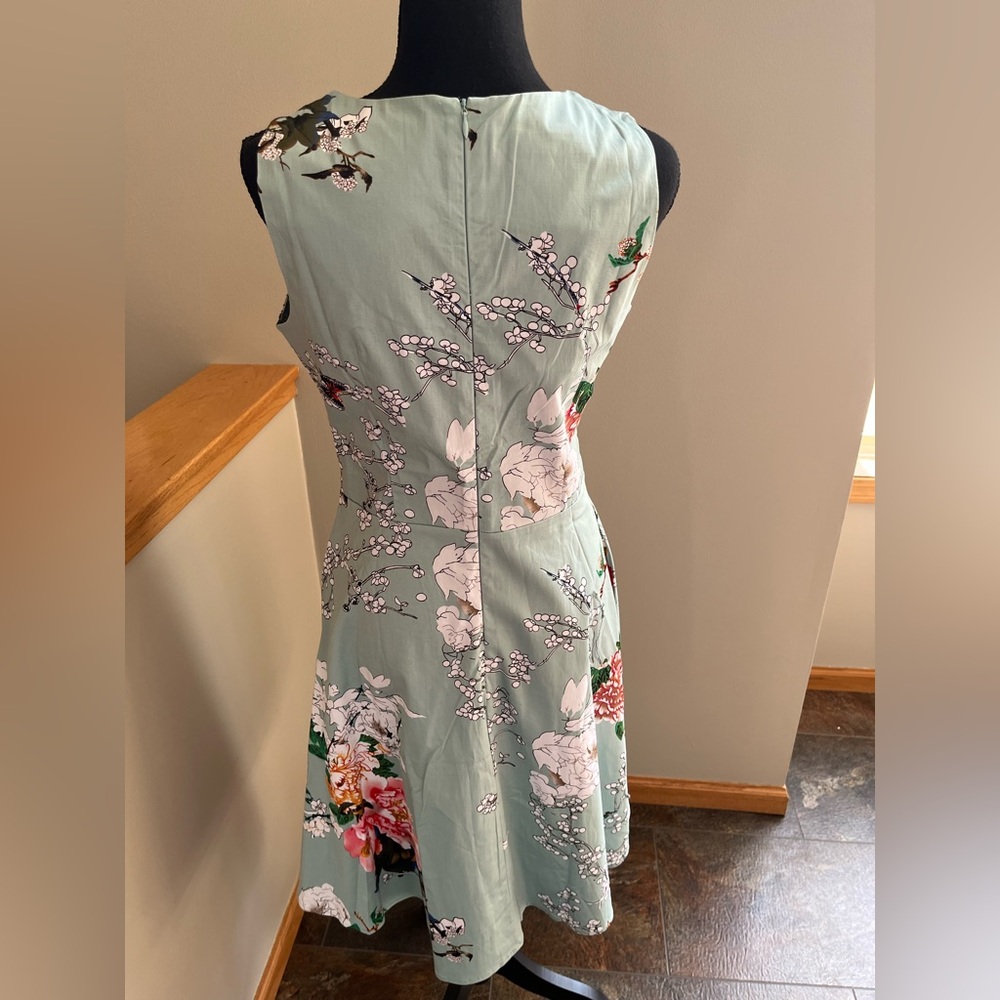 New cottagecore green floral flared sleeveless party/cocktail dress. Size medium - Picture 3 of 12